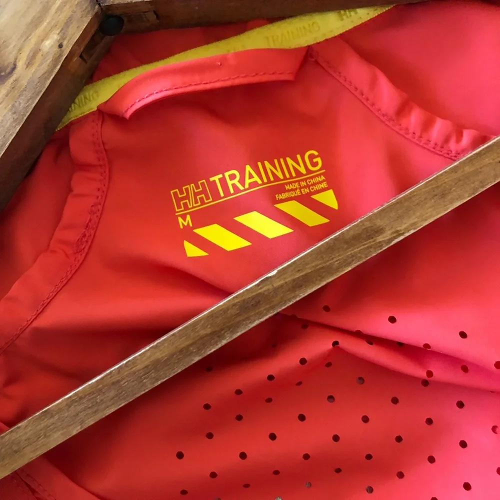 {Helly Hansen} Light, packable running/training jacket with removable sl… - Picture 5 of 14
